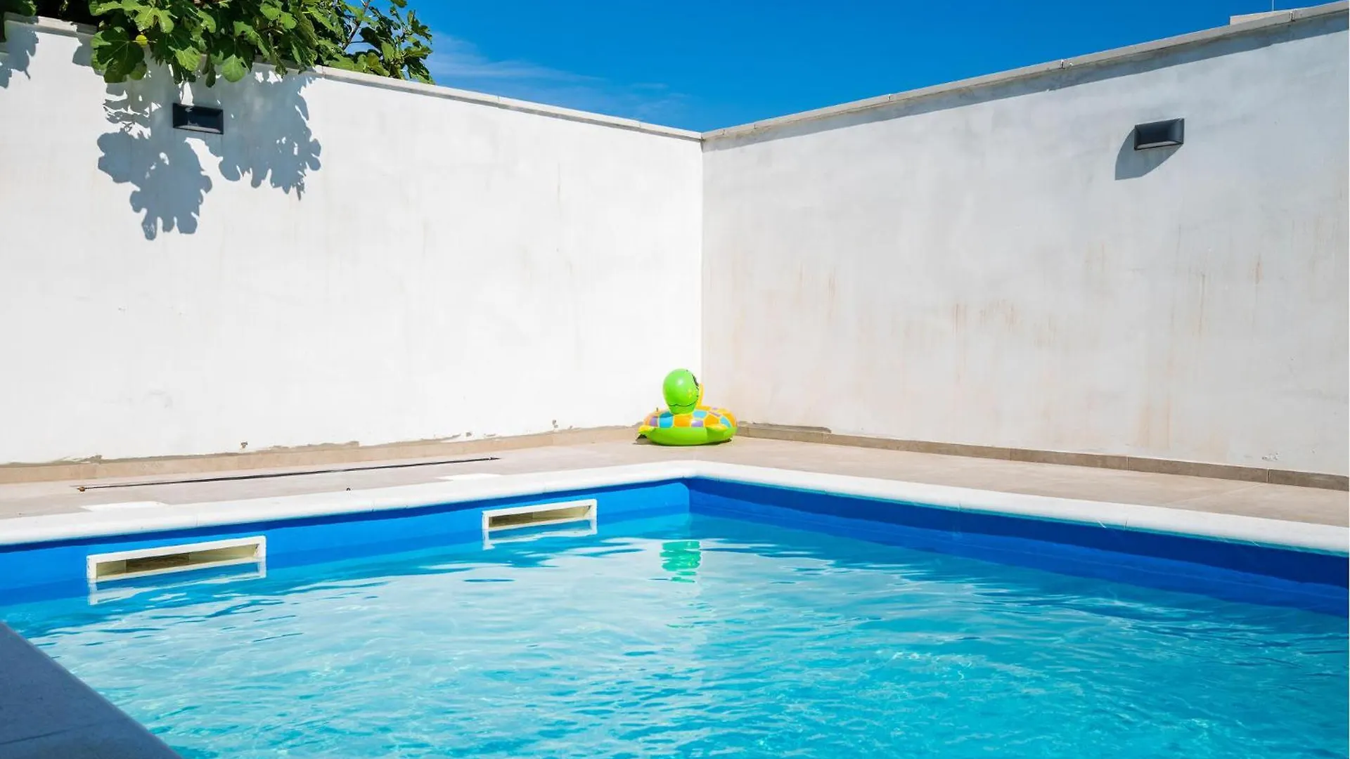 Awesome Apartment In Galizana With Wifi
